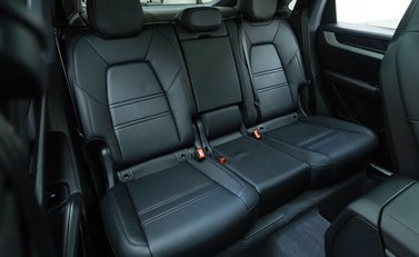 Porsche Cayenne E-HYBRID coupe 17