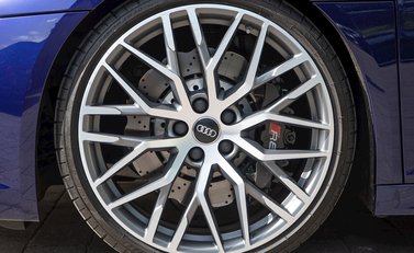 Audi R8 V10 Spyder 12