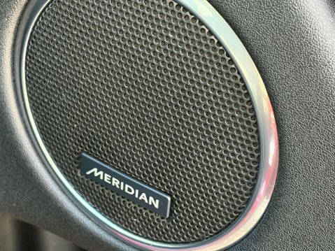 Land Rover Discovery Sport 2.0 Discovery Sport R-Dynamic HSE D Auto 4WD 5dr 22