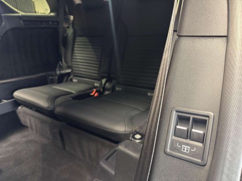 Land Rover Discovery 3.0 Discovery Luxury HSE SDV6 Auto 4WD 5dr 91