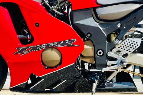 Kawasaki ZX ZX12-R 26