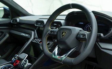 Lamborghini Urus 9