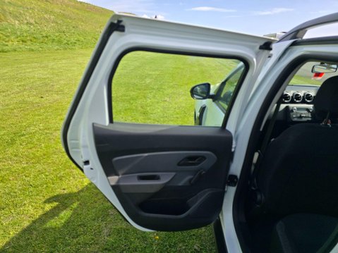 Dacia Duster 1.0 TCe Essential Euro 6 (s/s) 5dr 28