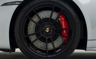 Porsche 911 (992) Carrera 4 GTS 8