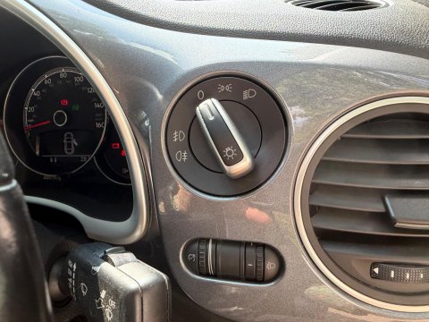 Volkswagen Beetle DESIGN TSI BLUEMOTION TECHNOLOGY DSG 38