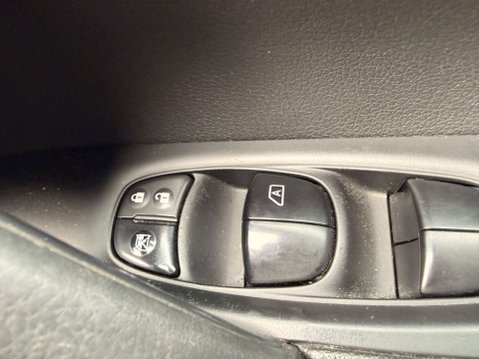 Nissan Qashqai 1.5 Qashqai N-Vision dCi 5dr 29