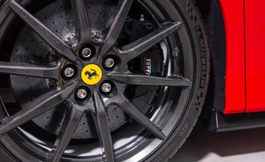 Ferrari SF90 Spider 35