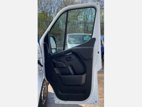 Renault Master 2.3 dCi 35 Business FWD LWB Medium Roof Euro 6 4dr 22