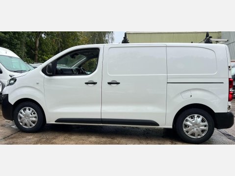 Vauxhall Vivaro 1.5 Turbo D 2700 Dynamic Panel Van 6dr Diesel Manual L1 H1 Euro 6 (s/s) (10 17