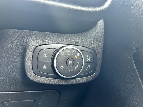Ford Fiesta ACTIVE X 26