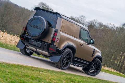 Land Rover Defender D250 X-Dynamic SE HardTop Obsidian WildTrak 20