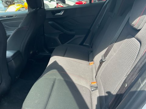 Ford Focus ST-LINE 11