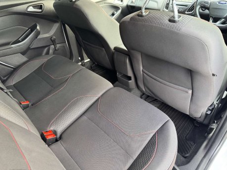 Ford Focus 1.0 Focus ST-Line 5dr 33