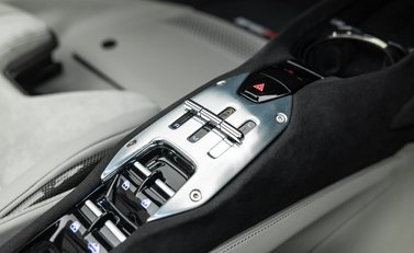 Ferrari SF90 Spider 32