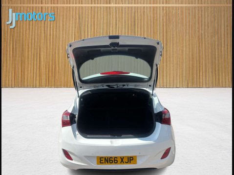 Hyundai i30 1.4 Blue Drive SE Hatchback 5dr Petrol Manual Euro 6 (s/s) (100 ps) 31