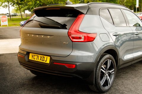 Volvo XC40 B4 R-DESIGN MHEV 8