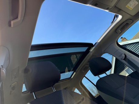 Volkswagen Touran 1.6 TDI BlueMotion Tech SE Family DSG Euro 6 (s/s) 5dr 12