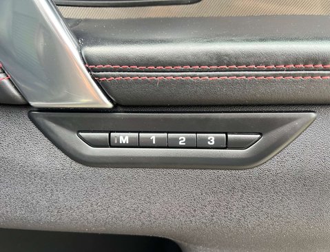 Land Rover Discovery Sport 2.0 Discovery Sport R-Dynamic HSE Auto 4WD 5dr 32