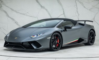 Lamborghini Huracan Spyder LP 640-4 PERFORMANTE 2