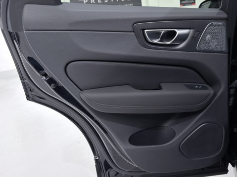 Volvo XC60 B5 ULTRA BLACK EDITION AWD 70