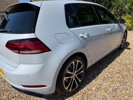 Volkswagen Golf 2.0 TDI R-Line Euro 6 (s/s) 5dr 8