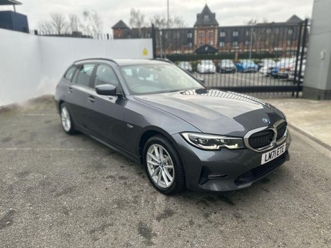 BMW 3 Series 2.0 330e 12kWh SE Pro Touring 5dr Petrol Plug-in Hybrid Auto xDrive Euro 6 24