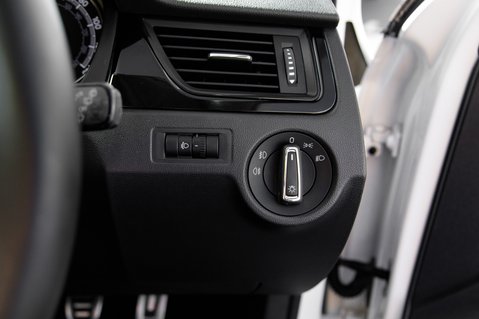 Skoda Rapid SPACEBACK SE SPORT TSI 11