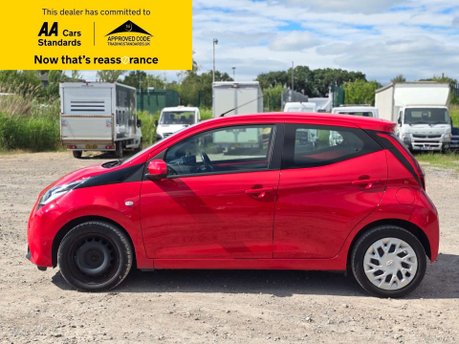 Toyota Aygo 1.0 VVT-i x-play Hatchback 5dr Petrol x-shift Euro 6 (Safety Sense) (71 ps) 4