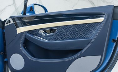 Bentley Continental GTC W12 First Edition 36