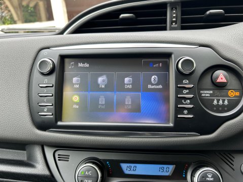 Toyota Yaris VVT-I ICON TECH 30