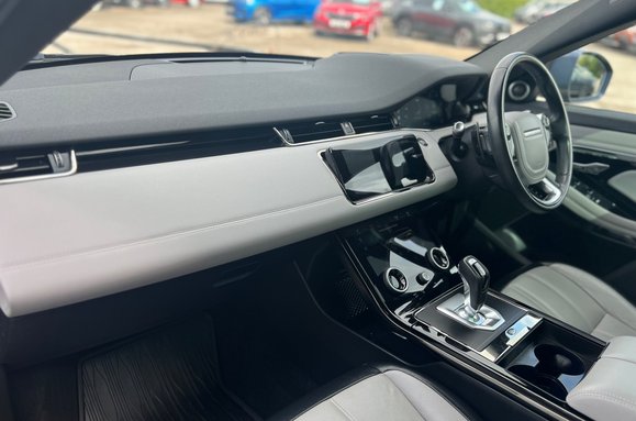 Land Rover Range Rover Evoque FIRST EDITION MHEV AUTO PAN ROOF 31