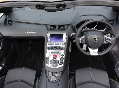 Lamborghini Aventador LP 700-4 Roadster 9