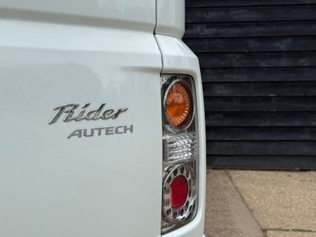 Nissan Elgrand AUTECH 7