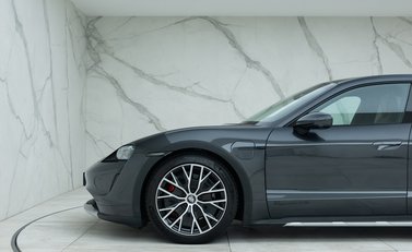 Porsche Taycan 4S Cross Turismo 35