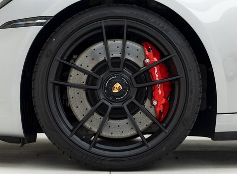 Porsche 911 (992) Carrera GTS 8