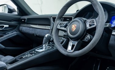 Porsche 911 Carrera GTS CABRIOLET (991.2) 13
