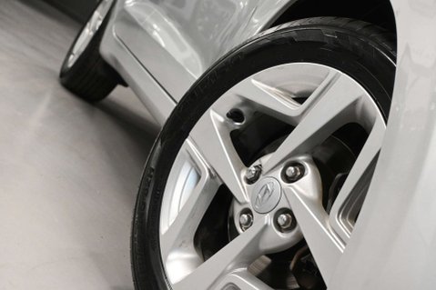 Hyundai i10 1.0 i10 SE Connect MPI Auto 5dr 9
