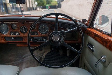 Rolls-Royce Silver Cloud III Restored 18