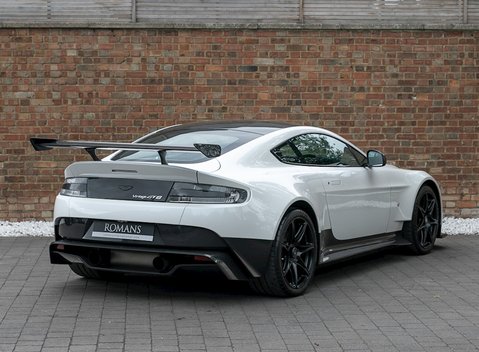 Aston Martin Vantage GT8 5