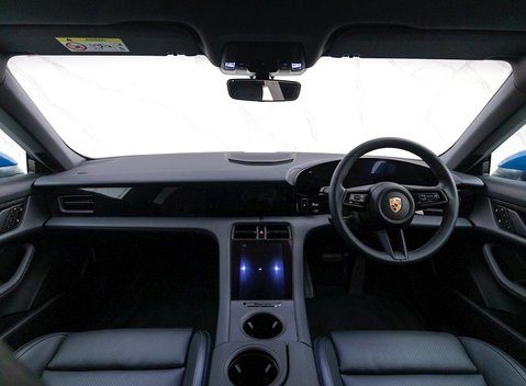 Porsche Taycan 4 Cross Turismo 16