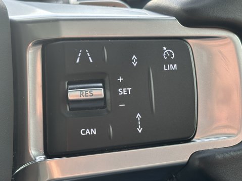 Land Rover Discovery R-DYNAMIC HSE MHEV 17