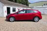 Ford Focus TITANIUM…1 FORMER KEEPER,11 SERVICES,SAT NAV,CLIMATE CONTROL 6