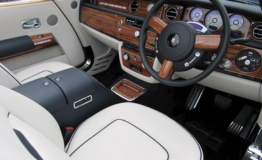 Rolls-Royce Phantom Drophead Coupe 6