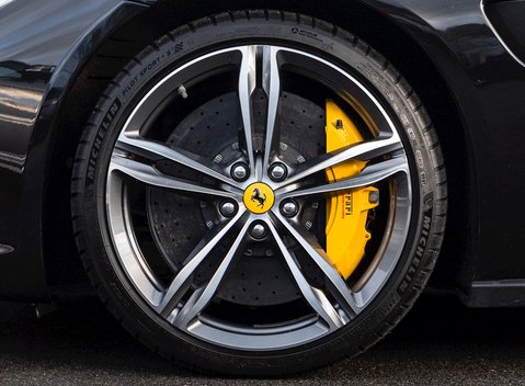 Ferrari GTC4 Lusso 10