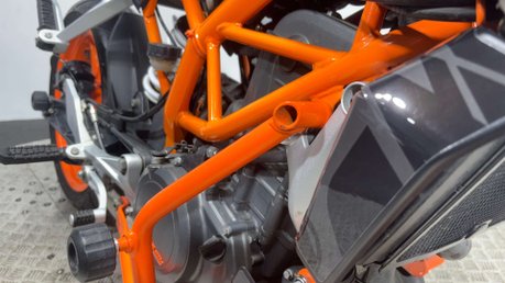 KTM 390 DUKE 2014 FULL HISTORY ONLY 5K VERY CLEAN A2 READY NAKED BIKE 390CC 24