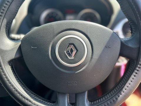 Renault Clio 1.2 TCe 16v Dynamique 3dr 9