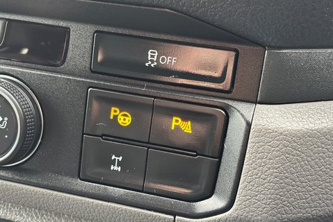 Volkswagen Crafter CR35 177 ps Tdi Trendline 4Motion DSG Panel Van - Diff Lock 37