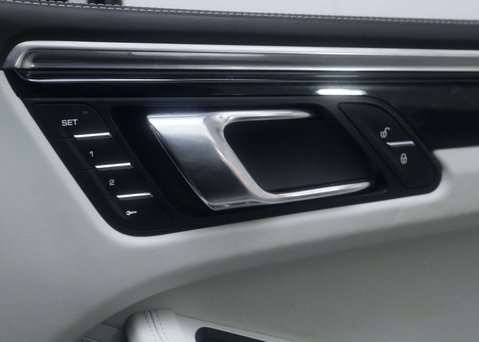 Porsche Macan 3.0 Macan S Semi-Auto 4WD 5dr 47