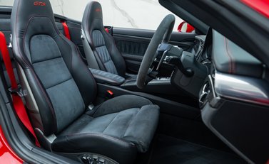 Porsche 911 Carrera GTS CABRIOLET (991.2) 17