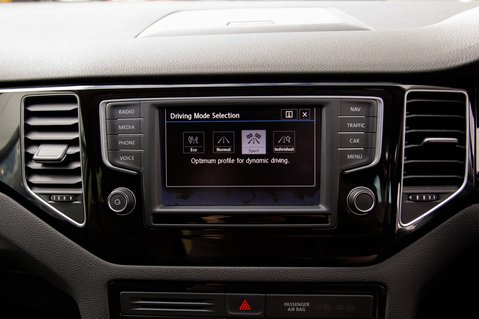 Volkswagen Golf SV GT TSI 30